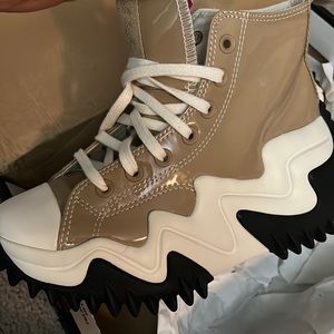 Run star motion hi nomad khaki/black converses